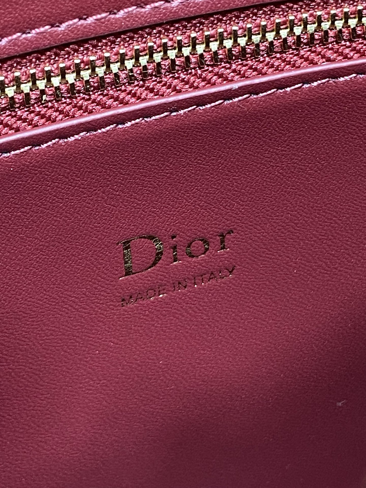 小号现货‼️Dior2026最新蝴蝶结手提包，把“蝴蝶结”焊在系列里.蝴蝶结也不再是小女生的甜腻感，新设