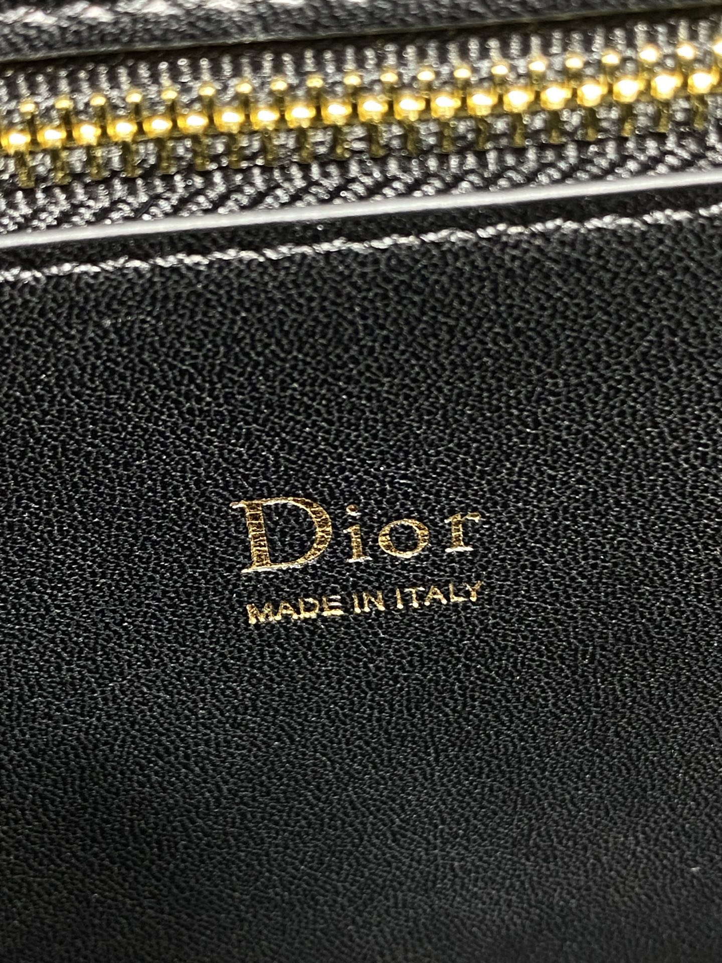 大号现货‼️Dior2026最新蝴蝶结手提包，把“蝴蝶结”焊在系列里.蝴蝶结也不再是小女生的甜腻感，新设