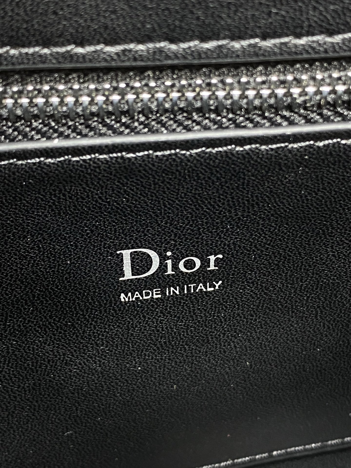 小号现货‼️Dior2026最新蝴蝶结手提包，把“蝴蝶结”焊在系列里.蝴蝶结也不再是小女生的甜腻感，新设