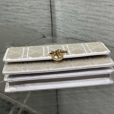 现货‼️Miss Dior最新限量手工珠子micro系列,一只什么都装不下,只能装下可爱的小包包😘,皮面 现货‼️Miss Dior最新限量手工珠子micro系列,一只什么都装不下,只能装下可爱的小包包😘,皮面