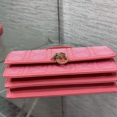 现货‼️Miss Dior最新限量手工珠子micro系列,一只什么都装不下,只能装下可爱的小包包😘,皮面 现货‼️Miss Dior最新限量手工珠子micro系列,一只什么都装不下,只能装下可爱的小包包😘,皮面