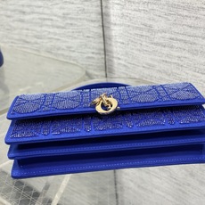 现货‼️Miss Dior最新限量手工珠子micro系列,一只什么都装不下,只能装下可爱的小包包😘,皮面 现货‼️Miss Dior最新限量手工珠子micro系列,一只什么都装不下,只能装下可爱的小包包😘,皮面