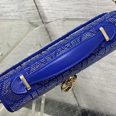 现货‼️Miss Dior最新限量手工珠子micro系列,一只什么都装不下,只能装下可爱的小包包😘,皮面 现货‼️Miss Dior最新限量手工珠子micro系列,一只什么都装不下,只能装下可爱的小包包😘,皮面