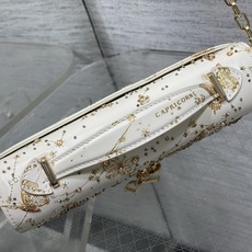 现货‼️Miss Dior最新限量手工珠子micro系列,一只什么都装不下,只能装下可爱的小包包😘,皮面 现货‼️Miss Dior最新限量手工珠子micro系列,一只什么都装不下,只能装下可爱的小包包😘,皮面