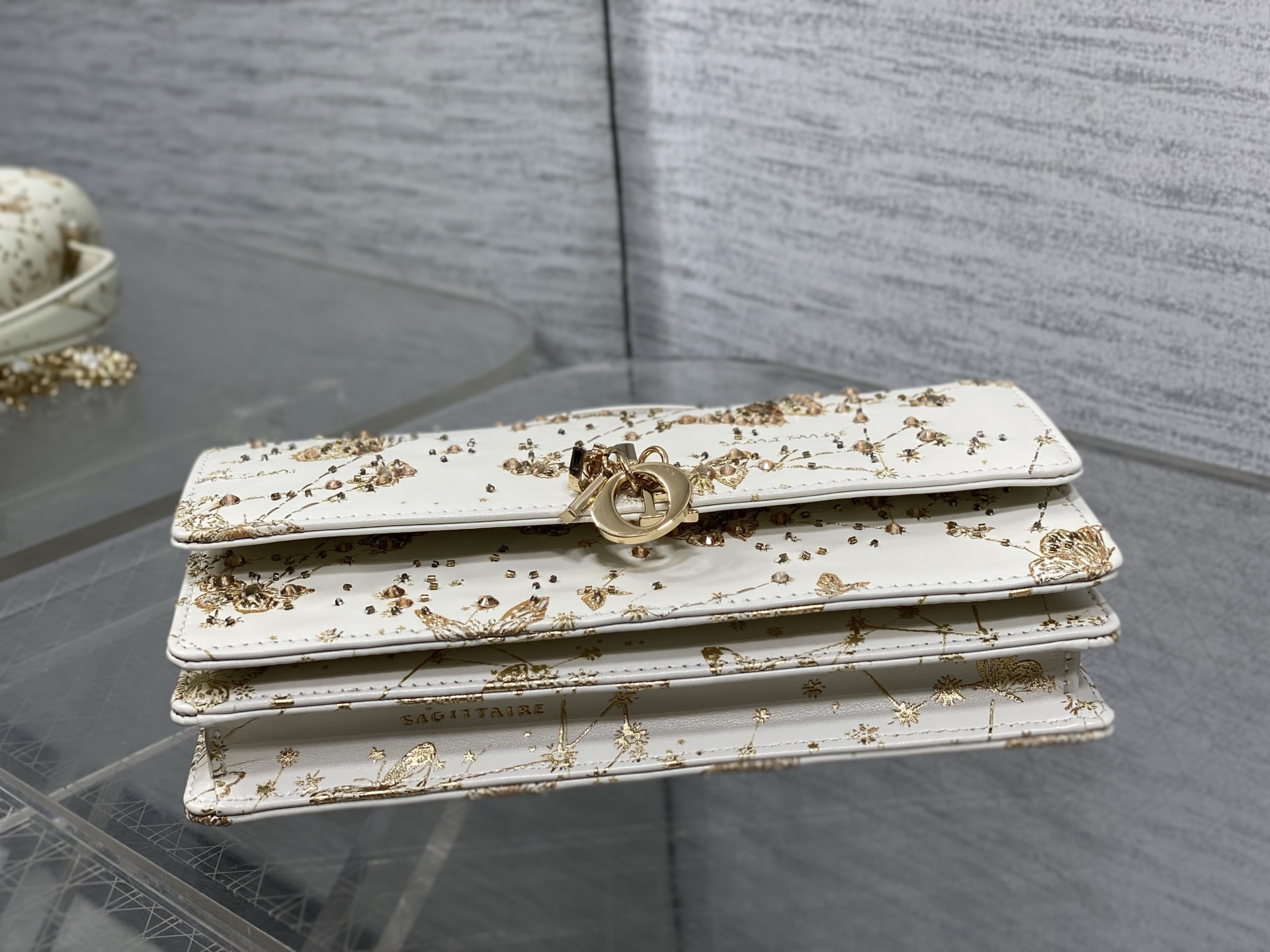 现货‼️Miss Dior最新限量手工珠子micro系列,一只什么都装不下,只能装下可爱的小包包😘,皮面 现货‼️Miss Dior最新限量手工珠子micro系列,一只什么都装不下,只能装下可爱的小包包😘,皮面