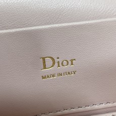 芯片版原厂皮现货‼️Dior26s新款蝴蝶结系列新款美包又上新了进口小羊皮精心制作,精湛的工艺经典的菱形 芯片版原厂皮现货‼️Dior26s新款蝴蝶结系列新款美包又上新了进口小羊皮精心制作,精湛的工艺经典的菱形