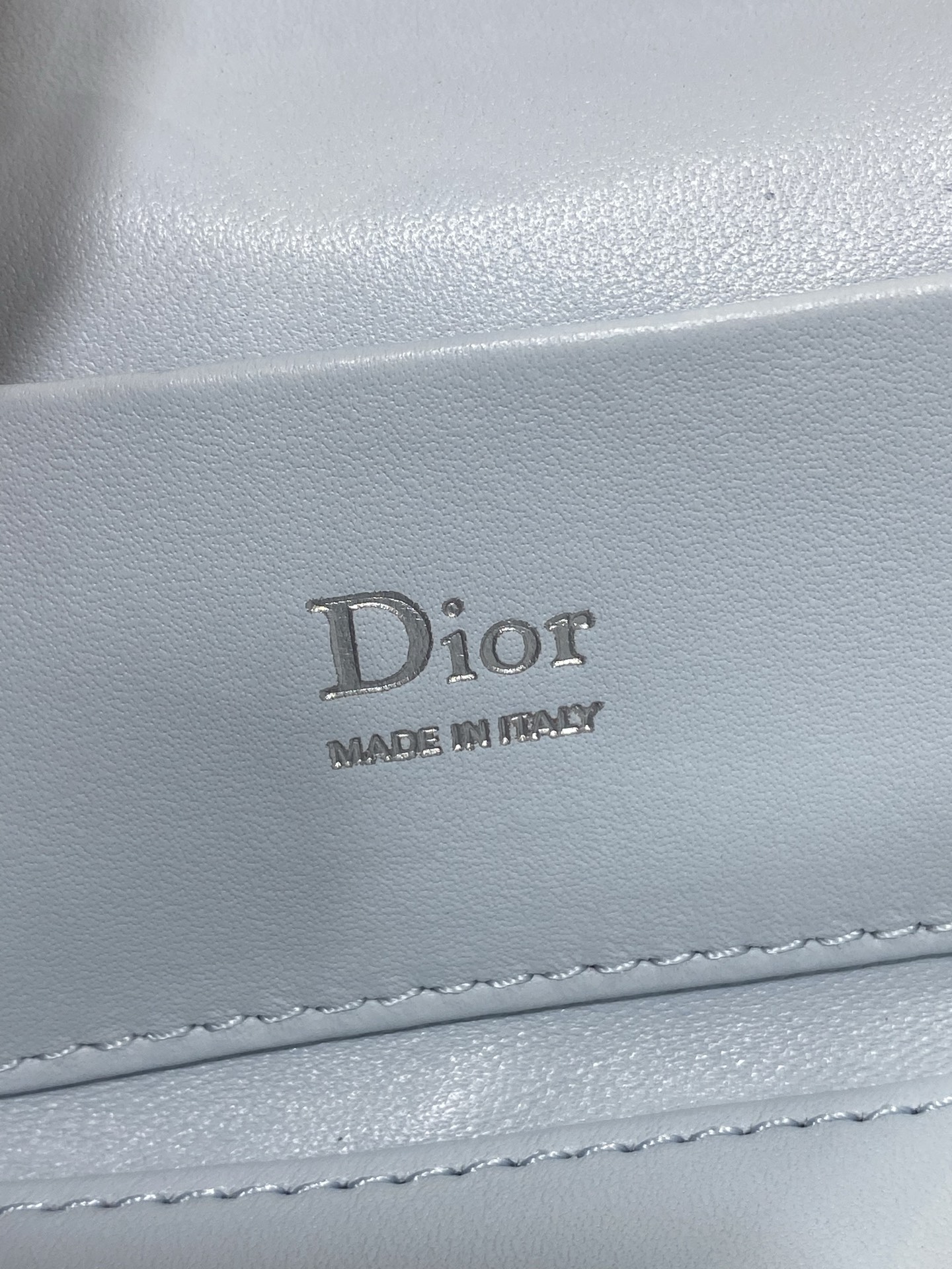 芯片版原厂皮现货‼️Dior26s新款蝴蝶结系列新款美包又上新了进口小羊皮精心制作,精湛的工艺经典的菱形 芯片版原厂皮现货‼️Dior26s新款蝴蝶结系列新款美包又上新了进口小羊皮精心制作,精湛的工艺经典的菱形