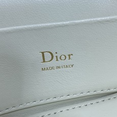 芯片版原厂皮现货‼️Dior26s新款蝴蝶结系列新款美包又上新了进口小羊皮精心制作,精湛的工艺经典的菱形 芯片版原厂皮现货‼️Dior26s新款蝴蝶结系列新款美包又上新了进口小羊皮精心制作,精湛的工艺经典的菱形