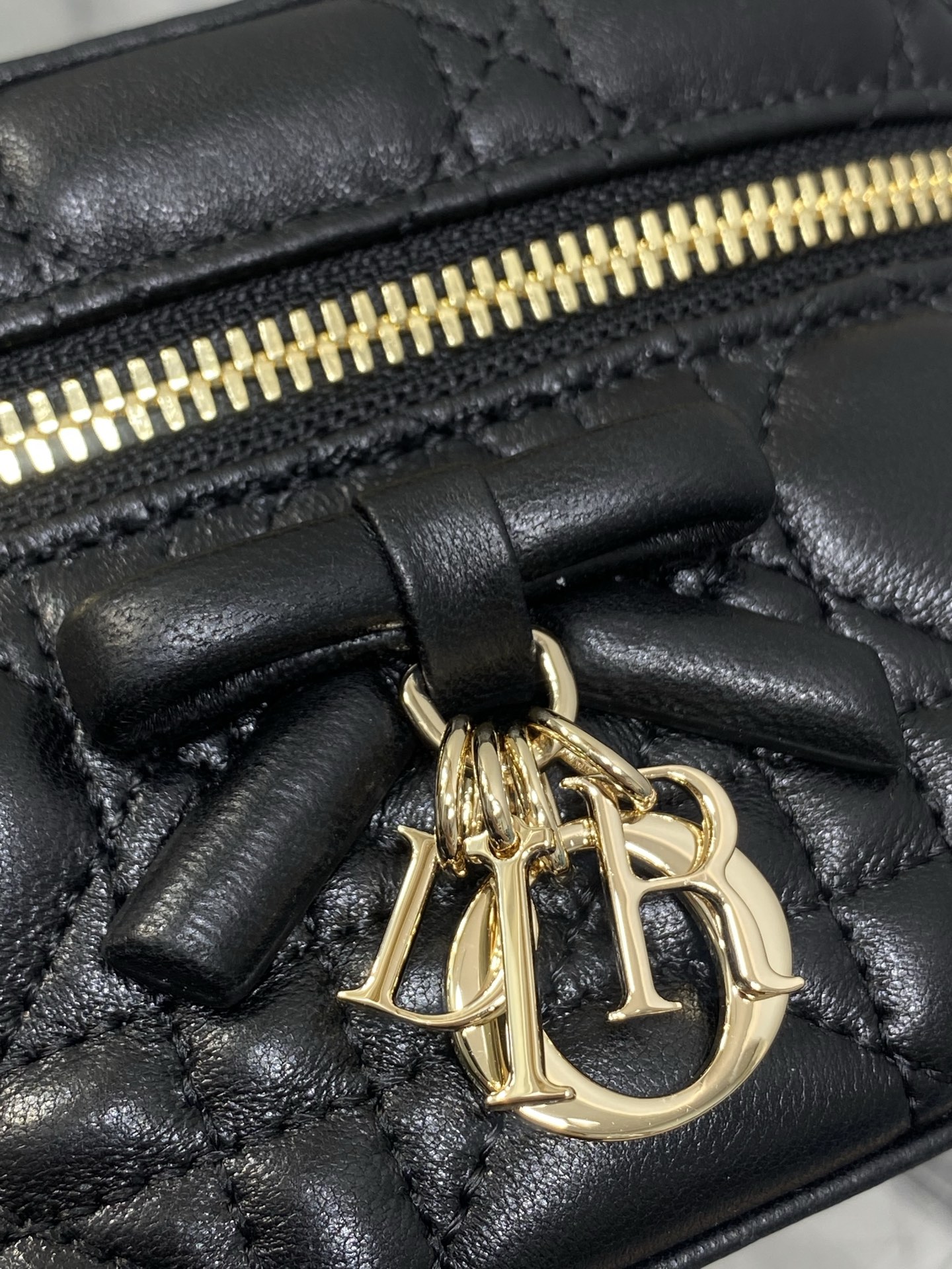 芯片版原厂皮现货‼️Dior26s新款蝴蝶结系列新款美包又上新了进口小羊皮精心制作,精湛的工艺经典的菱形 芯片版原厂皮现货‼️Dior26s新款蝴蝶结系列新款美包又上新了进口小羊皮精心制作,精湛的工艺经典的菱形