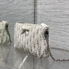 现货‼️Dior2026早春系列Oblique蝴蝶结链条包,经典 Oblique白灰帆布+白色皮革蝴蝶结 现货‼️Dior2026早春系列Oblique蝴蝶结链条包,经典 Oblique白灰帆布+白色皮革蝴蝶结