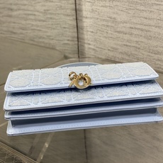 现货‼️Miss Dior最新限量手工珠子micro系列,一只什么都装不下,只能装下可爱的小包包😘,皮面 现货‼️Miss Dior最新限量手工珠子micro系列,一只什么都装不下,只能装下可爱的小包包😘,皮面