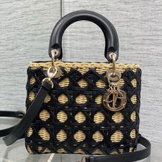 现货‼️Dior Lady Dior藤编手袋,经典菱格皮革+天然藤编,几何编织超有度假感!金色“D.I. 现货‼️Dior Lady Dior藤编手袋,经典菱格皮革+天然藤编,几何编织超有度假感!金色“D.I.
