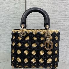 现货‼️Dior Lady Dior藤编手袋,经典菱格皮革+天然藤编,几何编织超有度假感!金色“D.I. 现货‼️Dior Lady Dior藤编手袋,经典菱格皮革+天然藤编,几何编织超有度假感!金色“D.I.