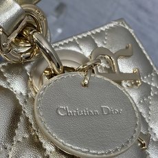 金色浅金扣现货‼️D-joy最新mini蝴蝶结🎀系列,说micro太小,小号太大的宝贝们都看过来,新出的 金色浅金扣现货‼️D-joy最新mini蝴蝶结🎀系列,说micro太小,小号太大的宝贝们都看过来,新出的