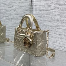 金色浅金扣现货‼️D-joy最新mini蝴蝶结🎀系列,说micro太小,小号太大的宝贝们都看过来,新出的 金色浅金扣现货‼️D-joy最新mini蝴蝶结🎀系列,说micro太小,小号太大的宝贝们都看过来,新出的