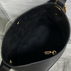 黑色现货‼️Dior Medaillon大号水桶包春夏新款柔软的颗粒面牛皮革,超级有质感简洁又大气的包形 黑色现货‼️Dior Medaillon大号水桶包春夏新款柔软的颗粒面牛皮革,超级有质感简洁又大气的包形