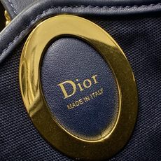 蓝布现货‼️Dior Medaillon大号水桶包春夏新款经典的Oblique 老花越看越耐看简洁又大气 蓝布现货‼️Dior Medaillon大号水桶包春夏新款经典的Oblique 老花越看越耐看简洁又大气