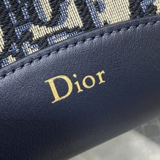 蓝布现货‼️Dior Medaillon大号水桶包春夏新款经典的Oblique 老花越看越耐看简洁又大气 蓝布现货‼️Dior Medaillon大号水桶包春夏新款经典的Oblique 老花越看越耐看简洁又大气