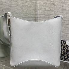 冰川蓝现货‼️Dior Medaillon大号水桶包春夏新款柔软的颗粒面牛皮革,超级有质感简洁又大气的包 冰川蓝现货‼️Dior Medaillon大号水桶包春夏新款柔软的颗粒面牛皮革,超级有质感简洁又大气的包