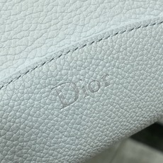冰川蓝现货‼️Dior Medaillon大号水桶包春夏新款柔软的颗粒面牛皮革,超级有质感简洁又大气的包 冰川蓝现货‼️Dior Medaillon大号水桶包春夏新款柔软的颗粒面牛皮革,超级有质感简洁又大气的包
