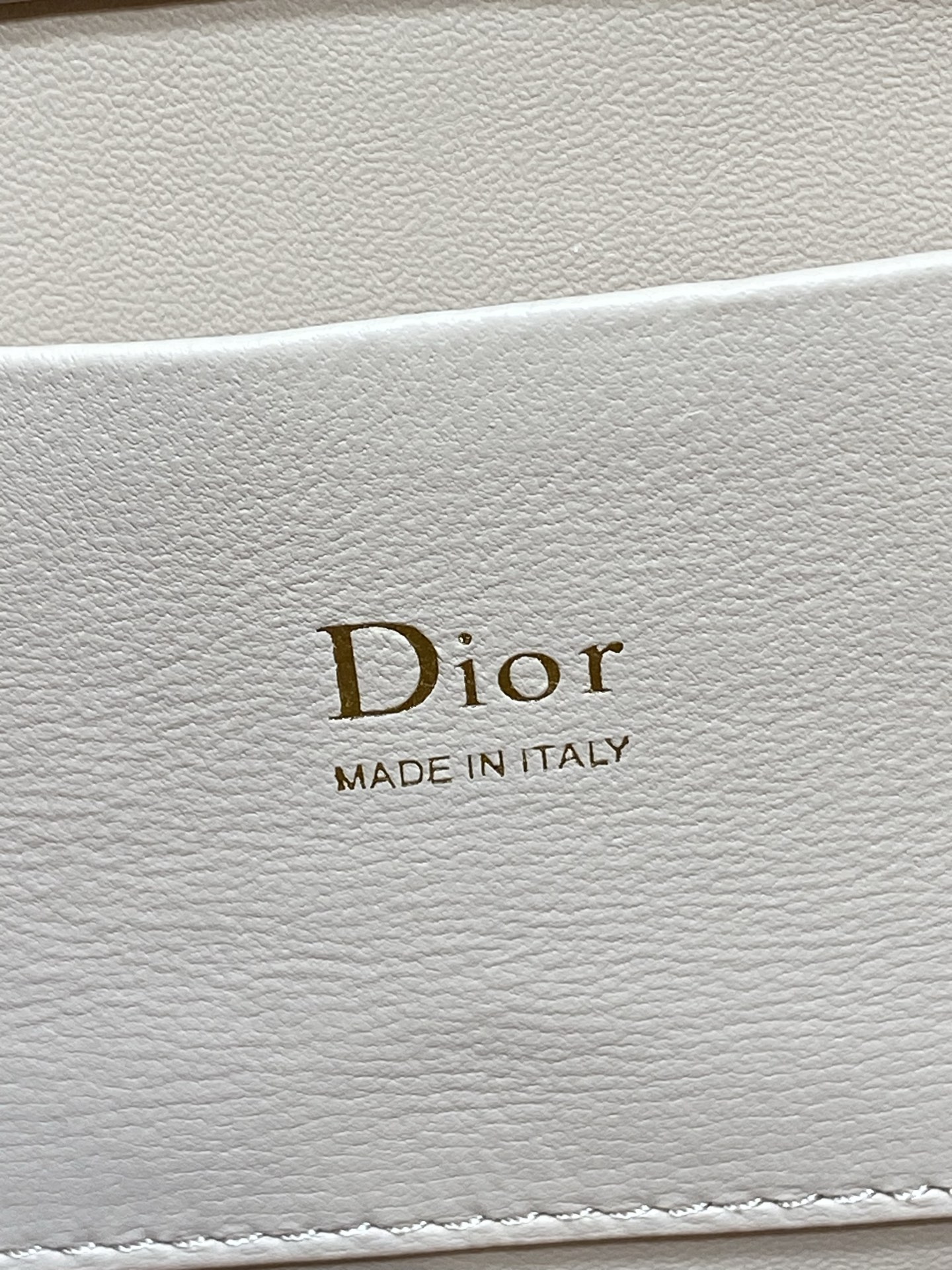 现货‼️Dior2026秋冬系列-「胭脂粉羊皮」JonathanAnderson本季的配饰和细节设计融入 现货‼️Dior2026秋冬系列-「胭脂粉羊皮」JonathanAnderson本季的配饰和细节设计融入