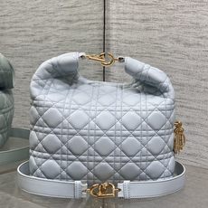现货‼️Dior2026秋冬系列-「冰川蓝羊皮」JonathanAnderson本季的配饰和细节设计融入 现货‼️Dior2026秋冬系列-「冰川蓝羊皮」JonathanAnderson本季的配饰和细节设计融入