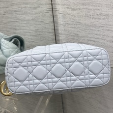 现货‼️Dior2026秋冬系列-「冰川蓝羊皮」JonathanAnderson本季的配饰和细节设计融入 现货‼️Dior2026秋冬系列-「冰川蓝羊皮」JonathanAnderson本季的配饰和细节设计融入
