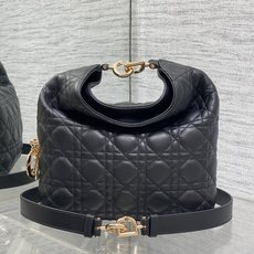 现货‼️Dior2026秋冬系列-「黑色羊皮」JonathanAnderson本季的配饰和细节设计融入了 现货‼️Dior2026秋冬系列-「黑色羊皮」JonathanAnderson本季的配饰和细节设计融入了