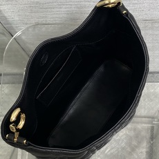 现货‼️Dior2026秋冬系列-「黑色羊皮」JonathanAnderson本季的配饰和细节设计融入了 现货‼️Dior2026秋冬系列-「黑色羊皮」JonathanAnderson本季的配饰和细节设计融入了