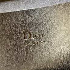 现货‼️Dior2026秋冬系列-「金色羊皮」JonathanAnderson本季的配饰和细节设计融入了 现货‼️Dior2026秋冬系列-「金色羊皮」JonathanAnderson本季的配饰和细节设计融入了