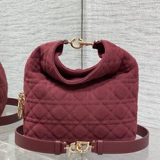 现货‼️Dior2026秋冬系列-「酒红色绒配皮」JonathanAnderson本季的配饰和细节设计融 现货‼️Dior2026秋冬系列-「酒红色绒配皮」JonathanAnderson本季的配饰和细节设计融