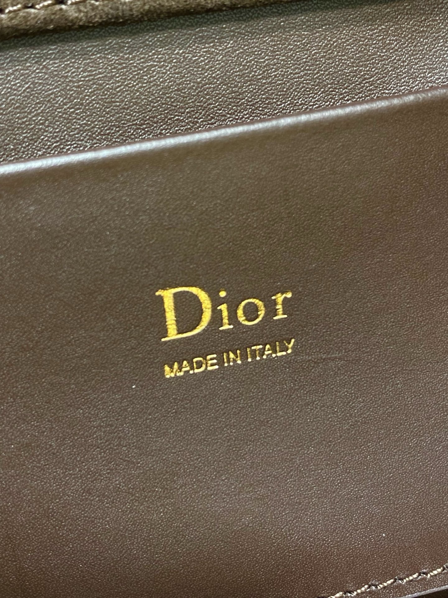 现货‼️Dior2026秋冬系列-「咖啡色绒配皮」JonathanAnderson本季的配饰和细节设计融