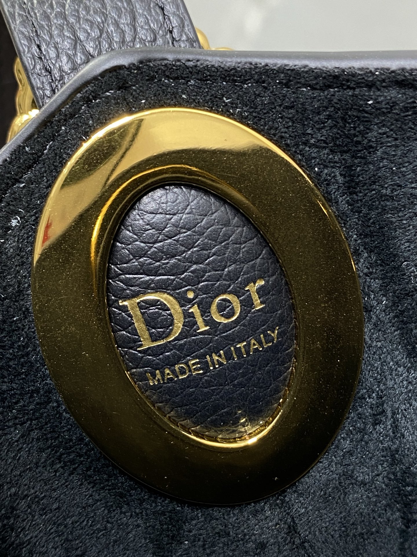 黑色现货‼️Dior Medaillon小号水桶包春夏新款柔软的颗粒面牛皮革，超级有质感简洁又大气的包形