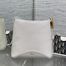 白色现货‼️Dior Medaillon小号水桶包春夏新款柔软的颗粒面牛皮革,超级有质感简洁又大气的包形 白色现货‼️Dior Medaillon小号水桶包春夏新款柔软的颗粒面牛皮革,超级有质感简洁又大气的包形