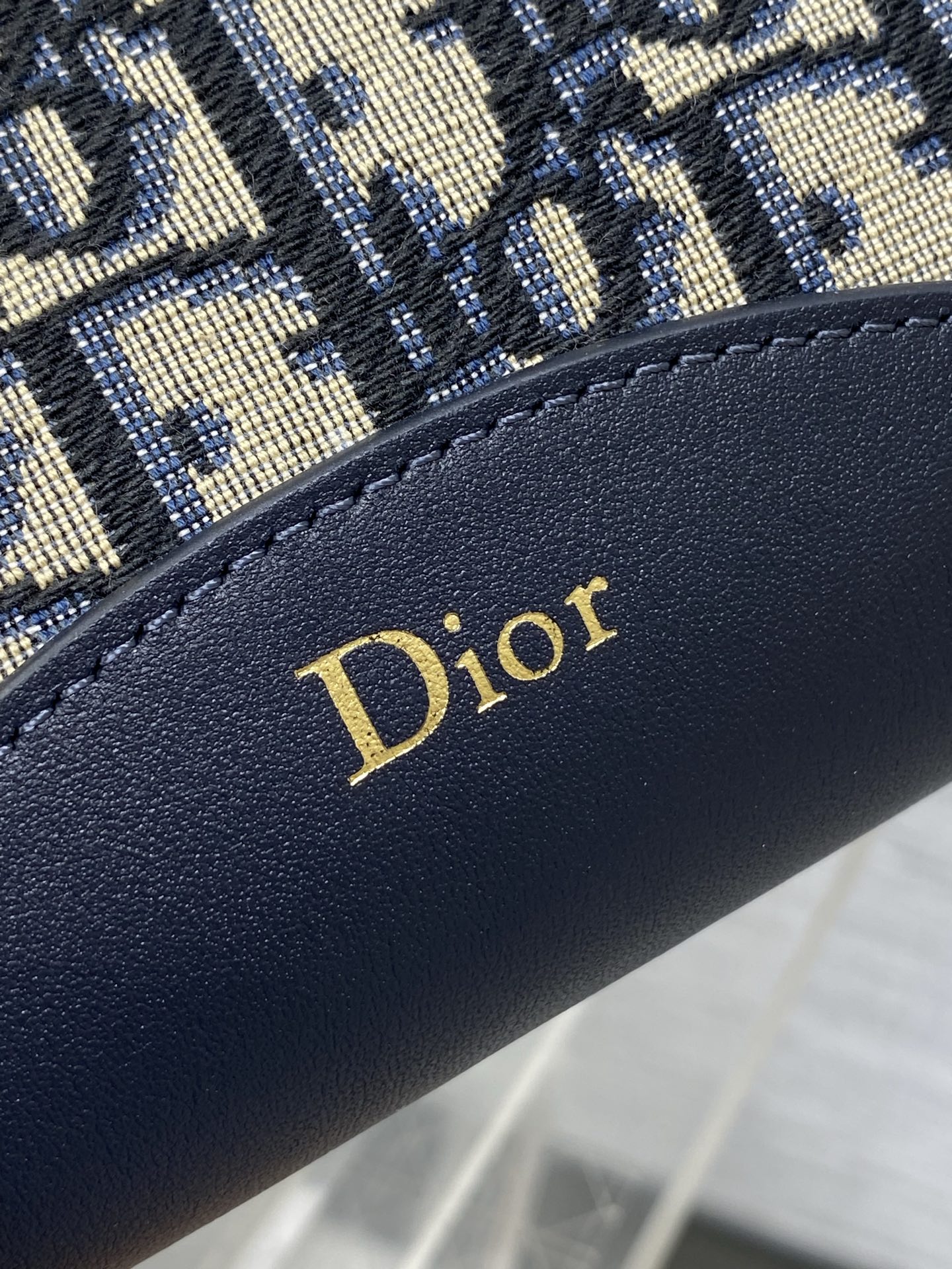蓝布现货‼️Dior Medaillon小号水桶包春夏新款经典的Oblique 老花越看越耐看简洁又大气 蓝布现货‼️Dior Medaillon小号水桶包春夏新款经典的Oblique 老花越看越耐看简洁又大气