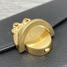芯片款现货‼️最新款Medaillon系列简洁的贵气的包型,法式椭圆镜身属于法式独有的优雅和浪漫气质进口 芯片款现货‼️最新款Medaillon系列简洁的贵气的包型,法式椭圆镜身属于法式独有的优雅和浪漫气质进口