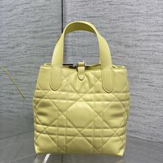 芯片款现货‼️Toujours小土著竖版小号春夏限定色小鸡黄新颜色系列美到心巴上,属于完全治愈的色系自带 芯片款现货‼️Toujours小土著竖版小号春夏限定色小鸡黄新颜色系列美到心巴上,属于完全治愈的色系自带