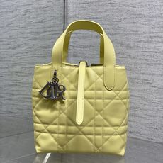 芯片款现货‼️Toujours小土著竖版小号春夏限定色小鸡黄新颜色系列美到心巴上,属于完全治愈的色系自带 芯片款现货‼️Toujours小土著竖版小号春夏限定色小鸡黄新颜色系列美到心巴上,属于完全治愈的色系自带