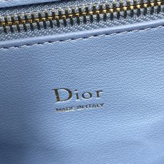 大号现货‼️Dior2026最新蝴蝶结手提包,把“蝴蝶结”焊在系列里.蝴蝶结也不再是小女生的甜腻感,新设 大号现货‼️Dior2026最新蝴蝶结手提包,把“蝴蝶结”焊在系列里.蝴蝶结也不再是小女生的甜腻感,新设