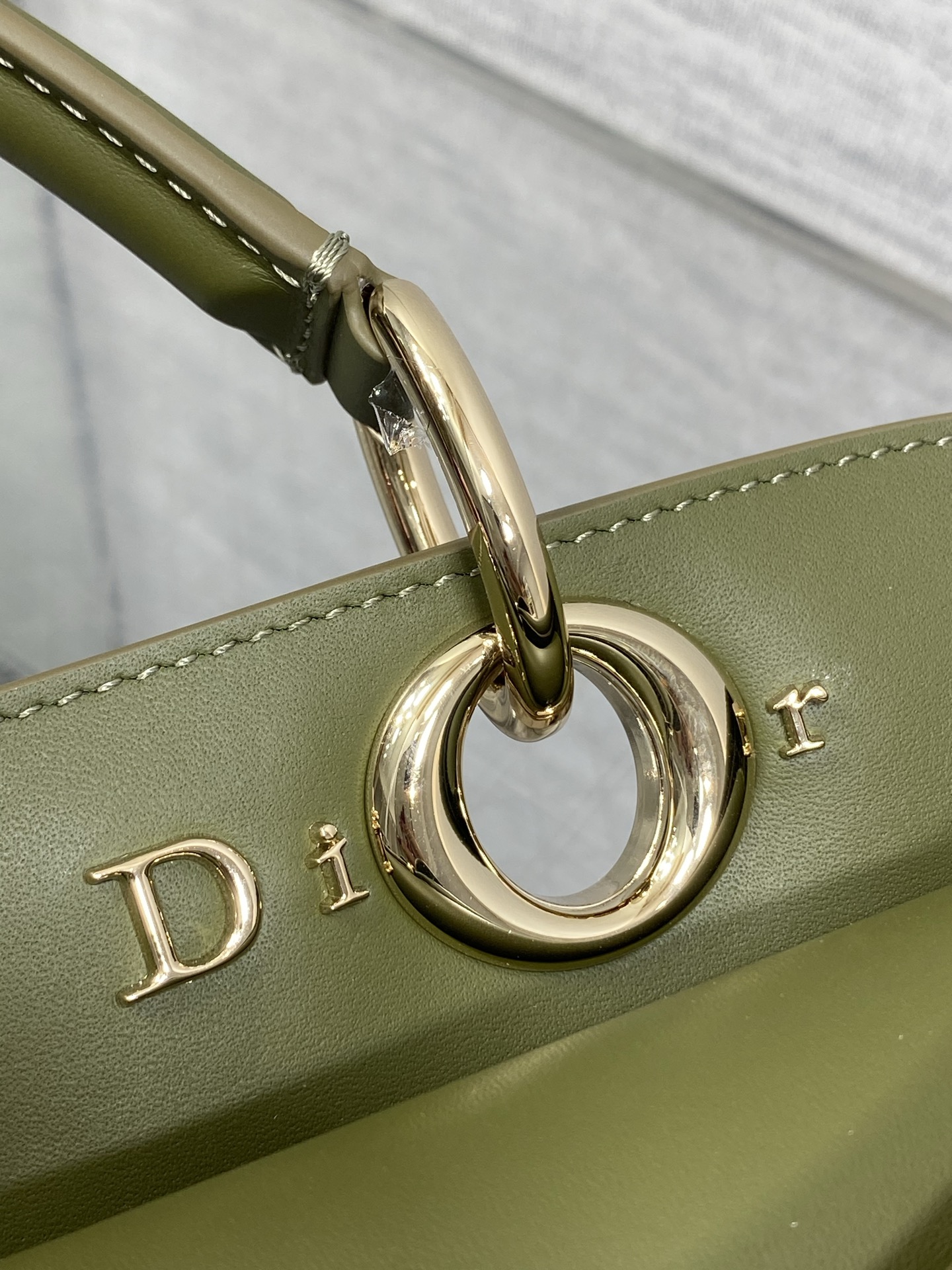 大号现货‼️Dior2026最新蝴蝶结手提包,把“蝴蝶结”焊在系列里.蝴蝶结也不再是小女生的甜腻感,新设 大号现货‼️Dior2026最新蝴蝶结手提包,把“蝴蝶结”焊在系列里.蝴蝶结也不再是小女生的甜腻感,新设