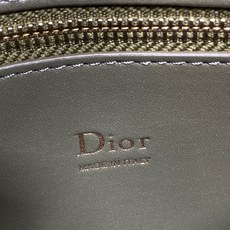 小号现货‼️Dior2026最新蝴蝶结手提包,把“蝴蝶结”焊在系列里.蝴蝶结也不再是小女生的甜腻感,新设 小号现货‼️Dior2026最新蝴蝶结手提包,把“蝴蝶结”焊在系列里.蝴蝶结也不再是小女生的甜腻感,新设