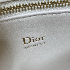 小号现货‼️Dior2026最新蝴蝶结手提包,把“蝴蝶结”焊在系列里.蝴蝶结也不再是小女生的甜腻感,新设 小号现货‼️Dior2026最新蝴蝶结手提包,把“蝴蝶结”焊在系列里.蝴蝶结也不再是小女生的甜腻感,新设