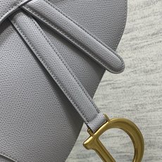 现货‼️CD Saddle经典马鞍包🈶️王者中的王者,地位不可撼动☝️席卷了整个时尚圈今年依旧火爆啊🍀这 现货‼️CD Saddle经典马鞍包🈶️王者中的王者,地位不可撼动☝️席卷了整个时尚圈今年依旧火爆啊🍀这