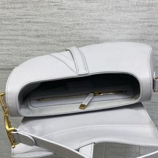 现货‼️CD Saddle经典马鞍包🈶️王者中的王者,地位不可撼动☝️席卷了整个时尚圈今年依旧火爆啊🍀这 现货‼️CD Saddle经典马鞍包🈶️王者中的王者,地位不可撼动☝️席卷了整个时尚圈今年依旧火爆啊🍀这