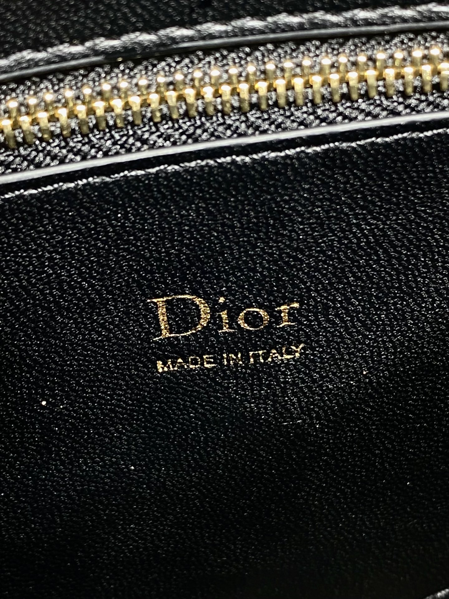 小号现货‼️ Dior2026最新蝴蝶结手提包，把“蝴蝶结”焊在系列里.蝴蝶结也不再是小女生的甜腻感，新设计的轮廓与造型