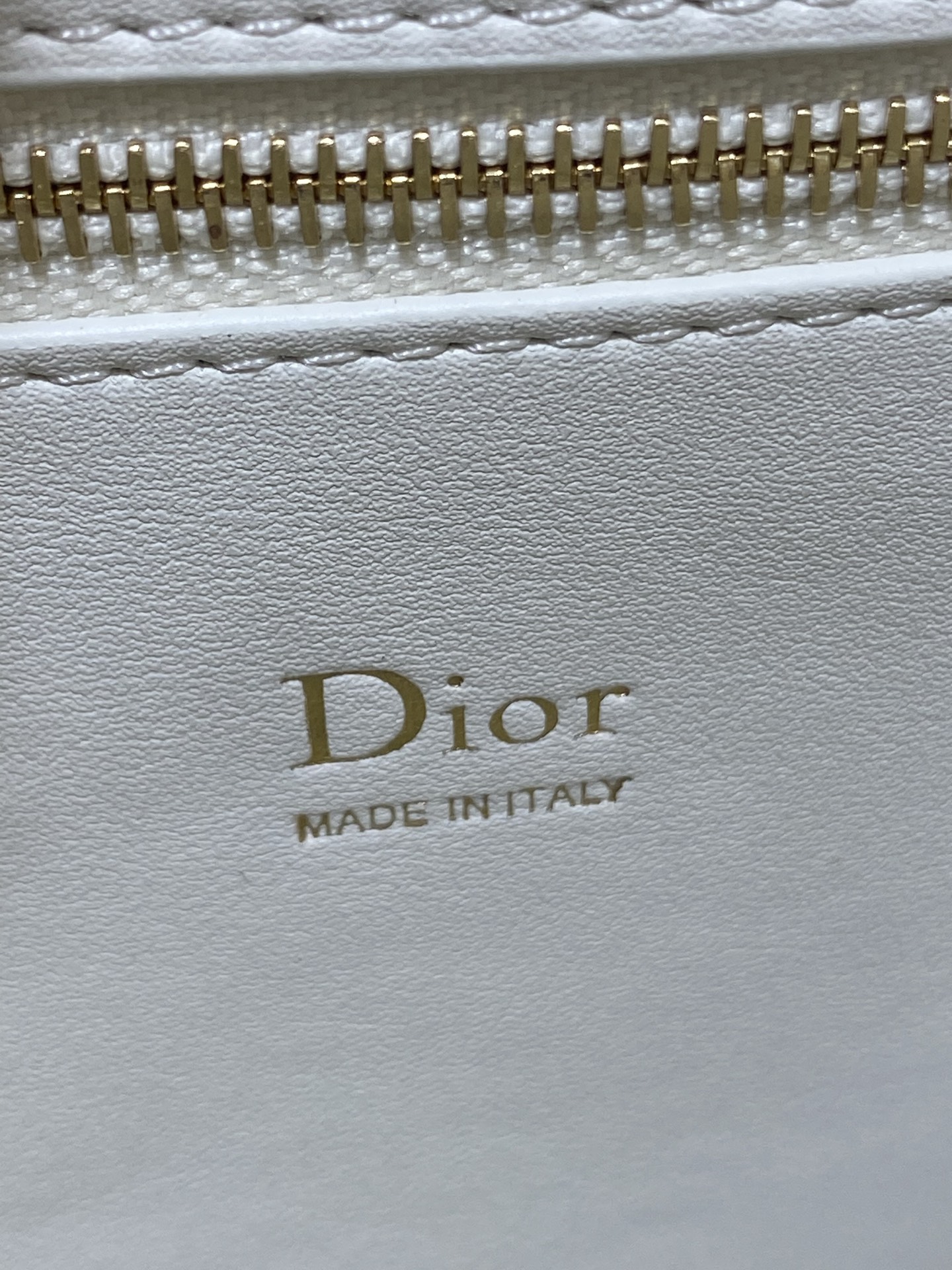 小号现货‼️ Dior2026最新蝴蝶结手提包，把“蝴蝶结”焊在系列里.蝴蝶结也不再是小女生的甜腻感，新设计的轮廓与造型