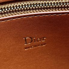 小号现货‼️ Dior2026最新蝴蝶结手提包,把“蝴蝶结”焊在系列里.蝴蝶结也不再是小女生的甜腻感,新设计的轮廓与造型 小号现货‼️ Dior2026最新蝴蝶结手提包,把“蝴蝶结”焊在系列里.蝴蝶结也不再是小女生的甜腻感,新设计的轮廓与造型