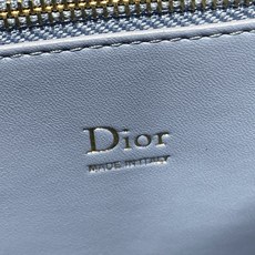 小号现货‼️ Dior2026最新蝴蝶结手提包,把“蝴蝶结”焊在系列里.蝴蝶结也不再是小女生的甜腻感,新设计的轮廓与造型 小号现货‼️ Dior2026最新蝴蝶结手提包,把“蝴蝶结”焊在系列里.蝴蝶结也不再是小女生的甜腻感,新设计的轮廓与造型