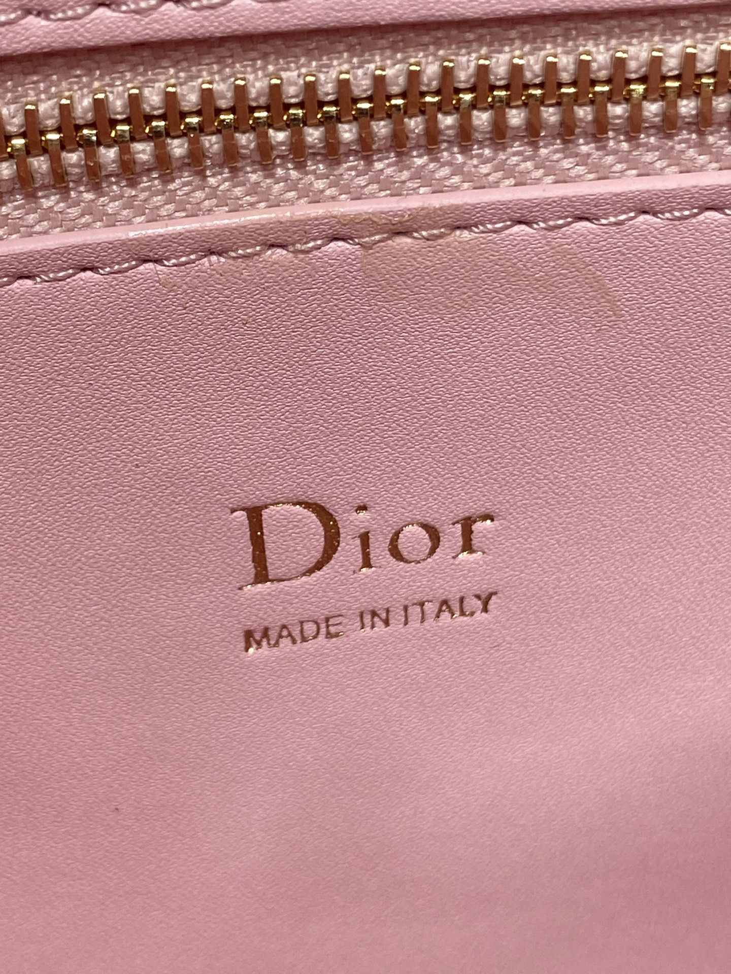 小号现货‼️ Dior2026最新蝴蝶结手提包，把“蝴蝶结”焊在系列里.蝴蝶结也不再是小女生的甜腻感，新设计的轮廓与造型