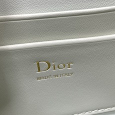 迷你现货‼️ Dior2026最新蝴蝶结手提包,把“蝴蝶结”焊在系列里.蝴蝶结也不再是小女生的甜腻感,新设计的轮廓与造型 迷你现货‼️ Dior2026最新蝴蝶结手提包,把“蝴蝶结”焊在系列里.蝴蝶结也不再是小女生的甜腻感,新设计的轮廓与造型